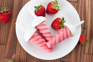 Healthy Strawberry Greek Yogurt popcicles